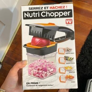 BRAND NEW NEVER OPENED NUTRI CHOPPER